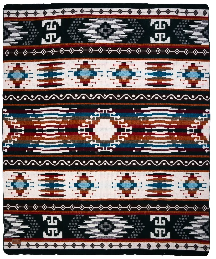 QISU Collared Trogon Wool Blanket – Tropical-Inspired Holiday Warmth