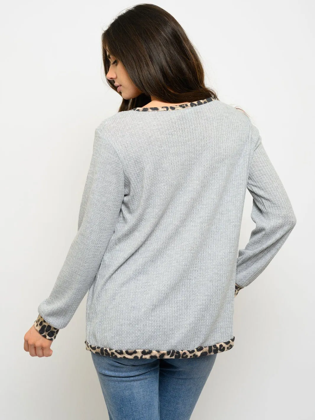 WOMEN'S LONG SLEEVE ANIMAL PRINT TOP